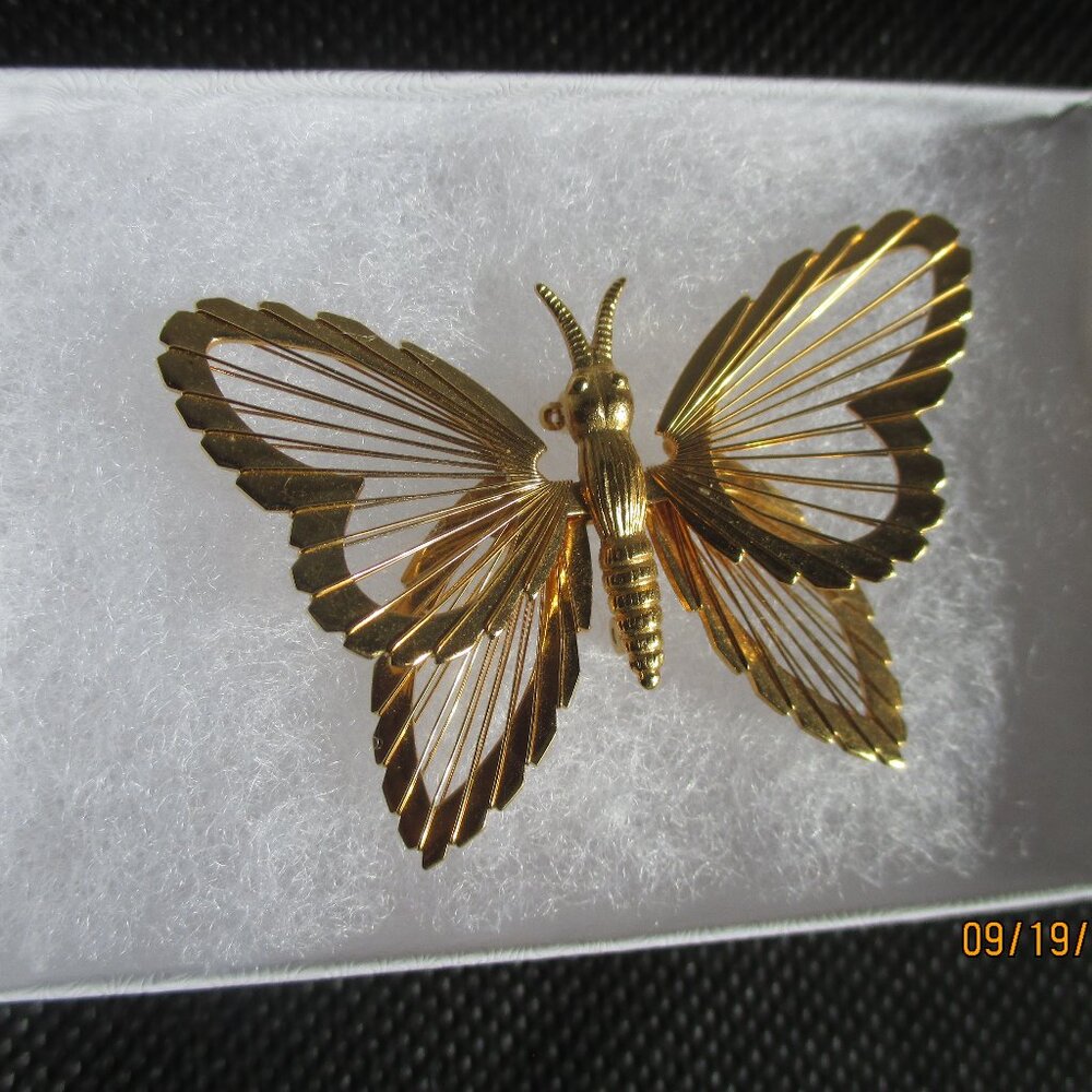 Vintage Monet Gold Tone Butterfly/Brooch-Pin